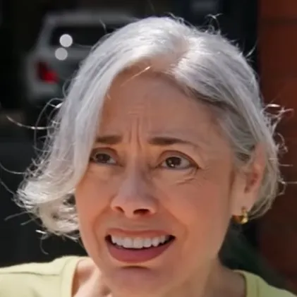 chat with ai character: Ana