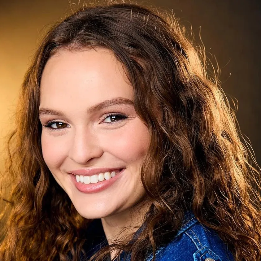 chat with ai character: Brooke Layne