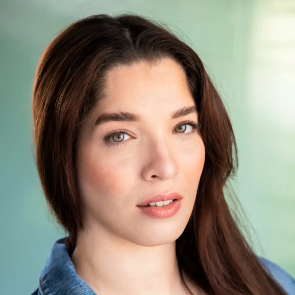 chat with ai character: Kiromy Lee