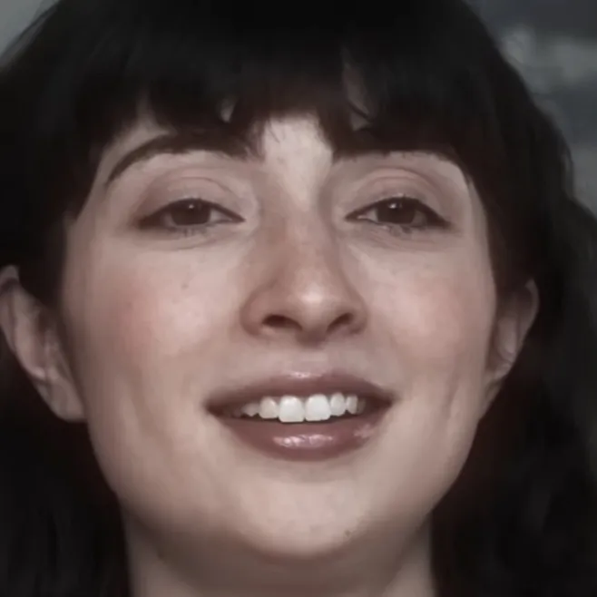 chat with ai character: Laura
