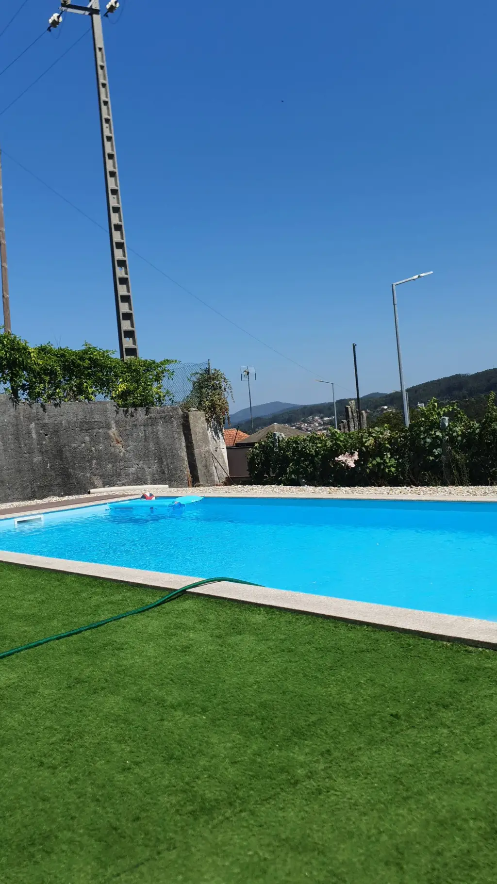 ai character: DanDaDan  background