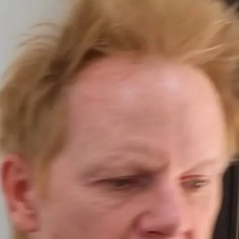 chat with ai character: Dw halloween trash