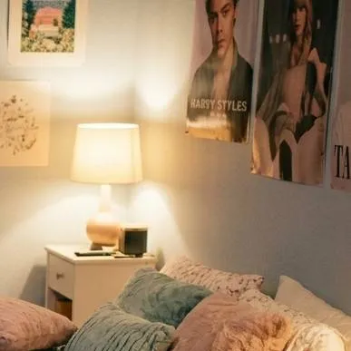 chat with ai character: sleepover 