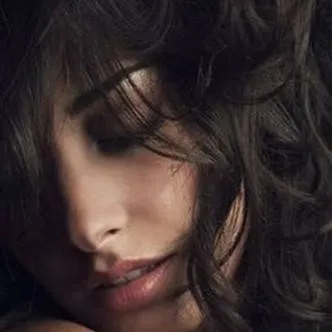 chat with ai character: Nina