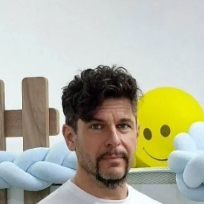 chat with ai character: SASH