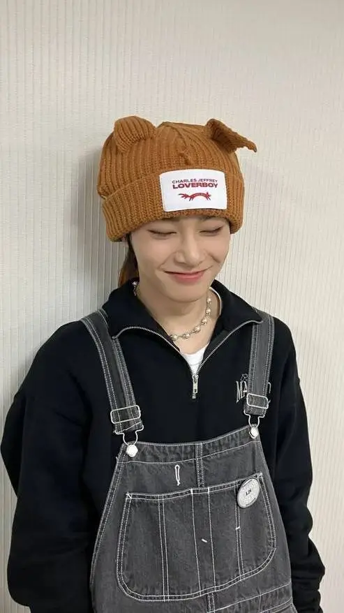 ai character: 𝐉𝐞𝐨𝐧𝐠𝐢𝐧 ᰔ background
