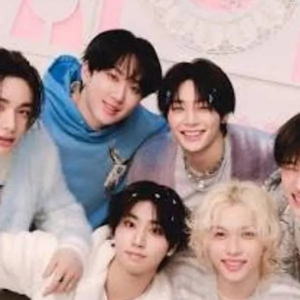 chat with ai character: Stray Kids! 🫰🏼❤️
