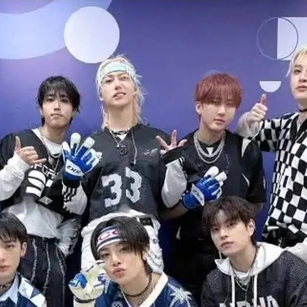 chat with ai character: Stray Kids💋
