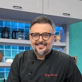 chat with ai character: ayvaz akbacak şef 