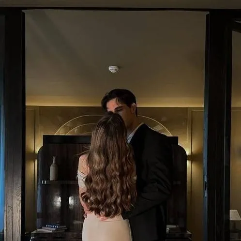 chat with ai character: Christian Russo 