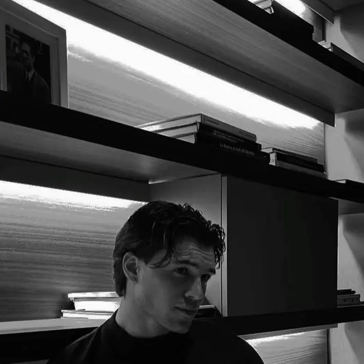 chat with ai character: Nathan Laurent 