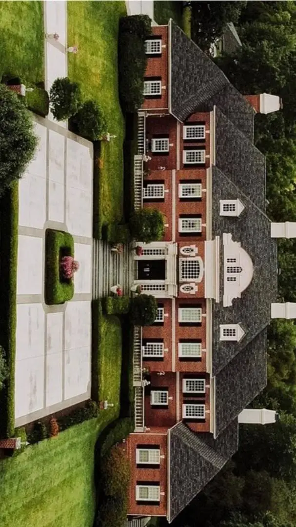 ai character: Rich Family background