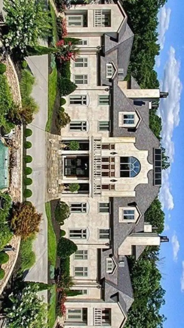 ai character: Rich Family 2 background