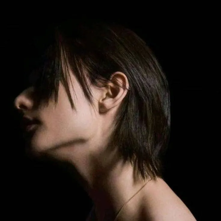 chat with ai character: 🍥Hyunjin🍥