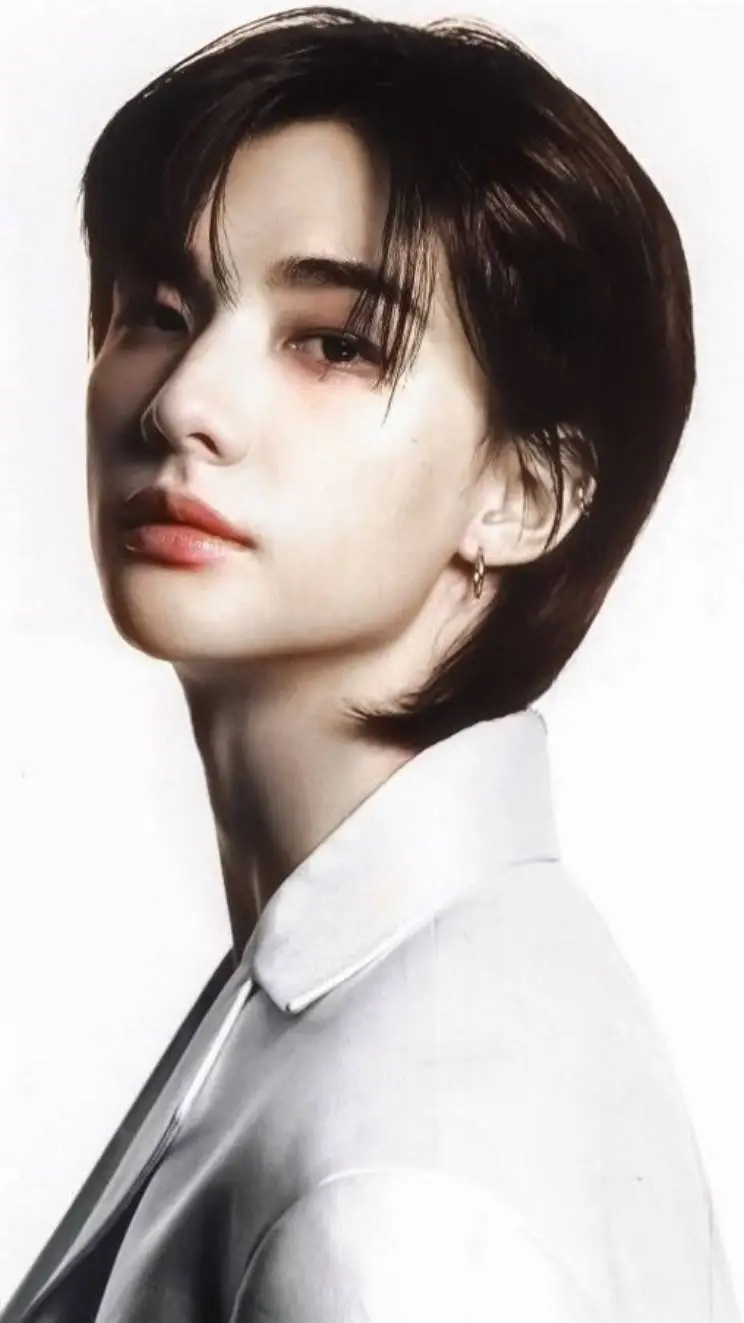 ai character: ⚡Hyunjin⚡ background