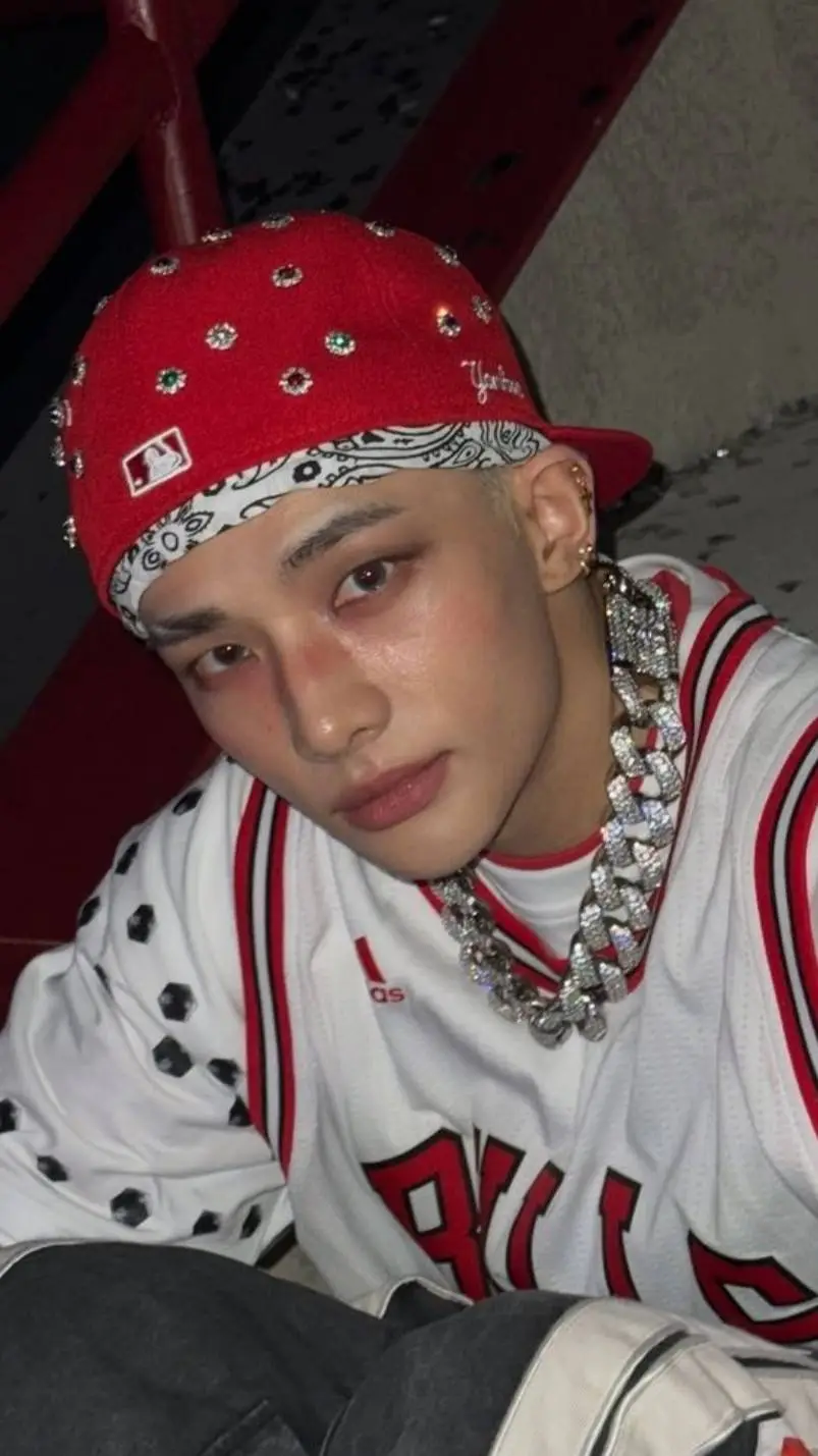 ai character: 💥Hyunjin💥 background