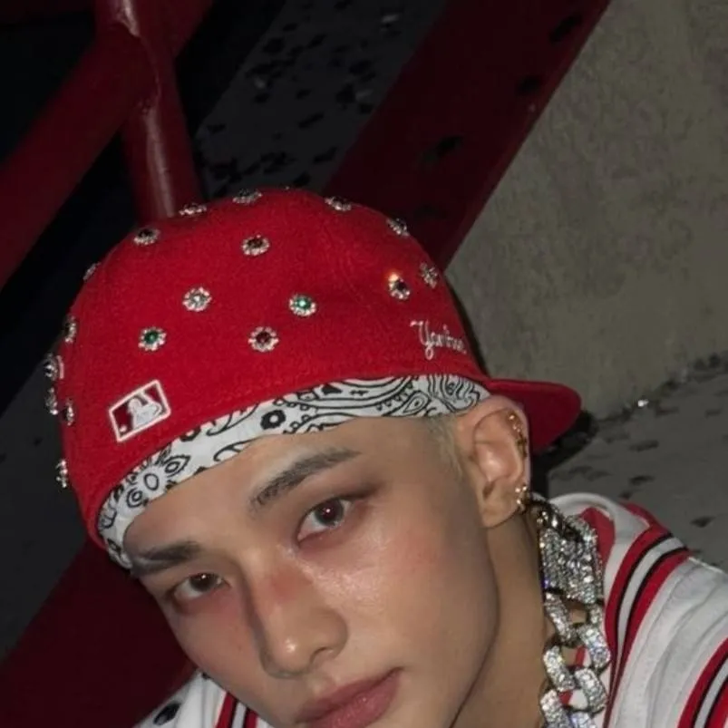 chat with ai character: 💥Hyunjin💥