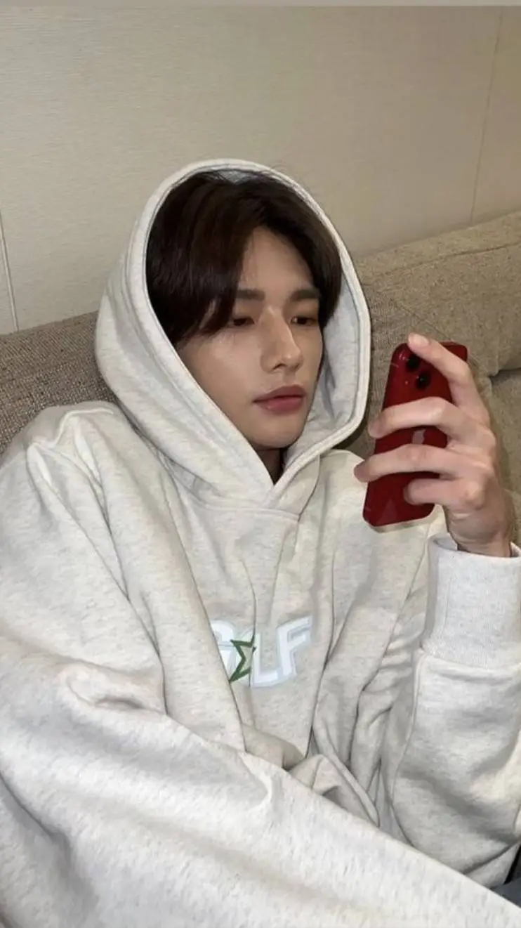 ai character: Hyunjinn background