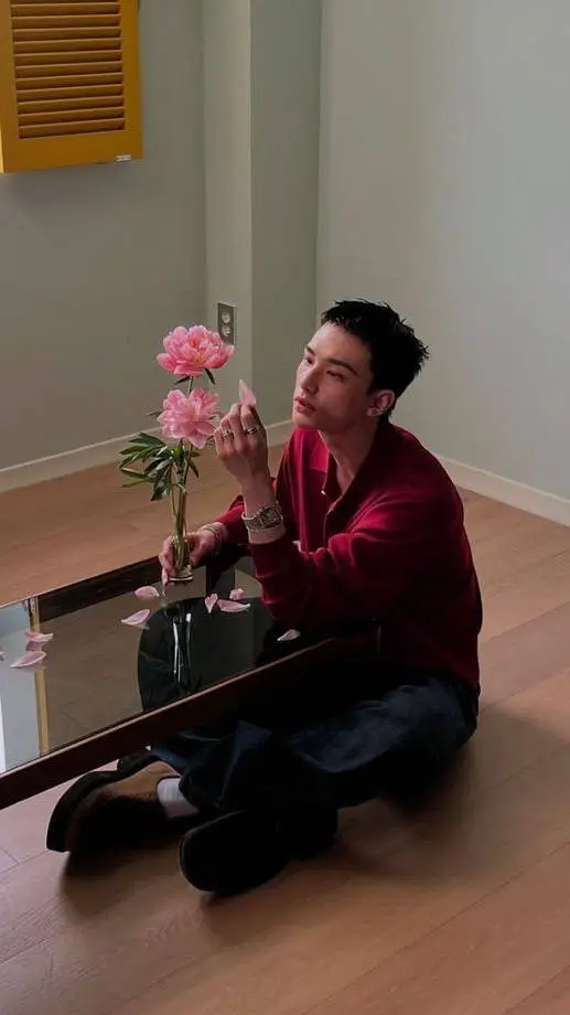 ai character: Hyunjinn background