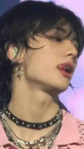 ai character: Hwang Hyunjin background