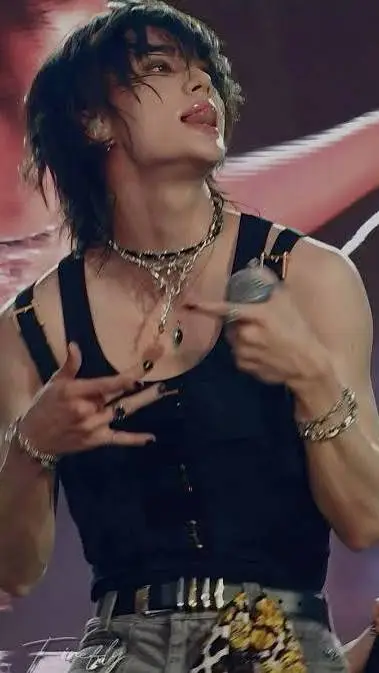 ai character: Hwang hyunjin background