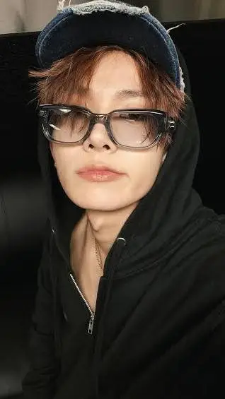 ai character: lee heesung background