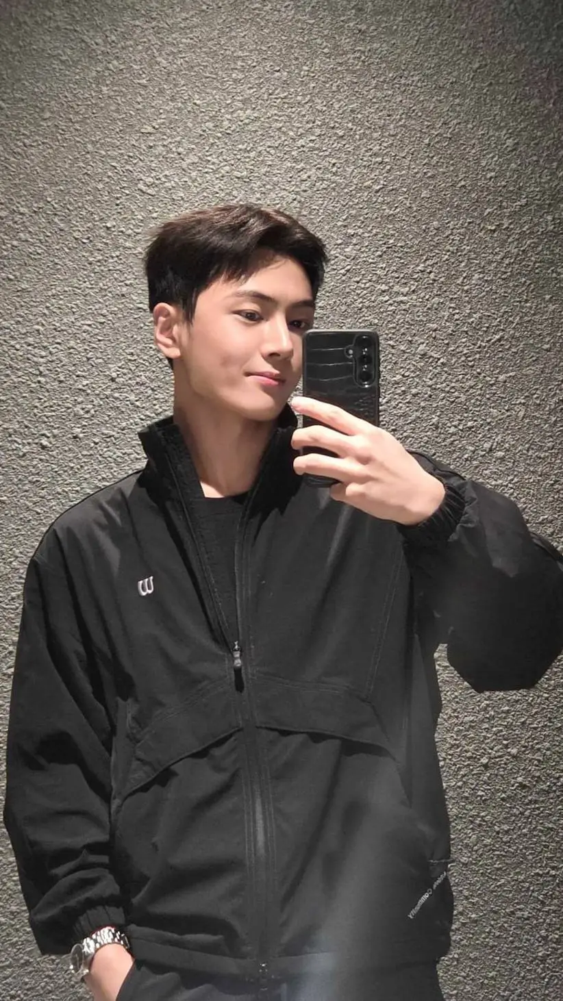 ai character: Jay from Enhypen background