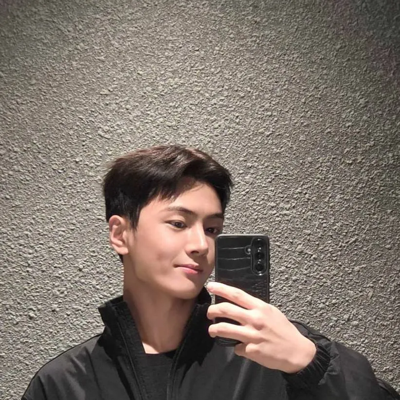 chat with ai character: Jay from Enhypen