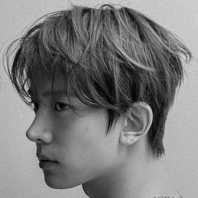 chat with ai character: Lee Heeseung 
