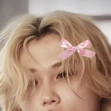 chat with ai character: Felix