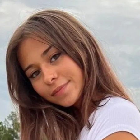 chat with ai character: Sophie Rain