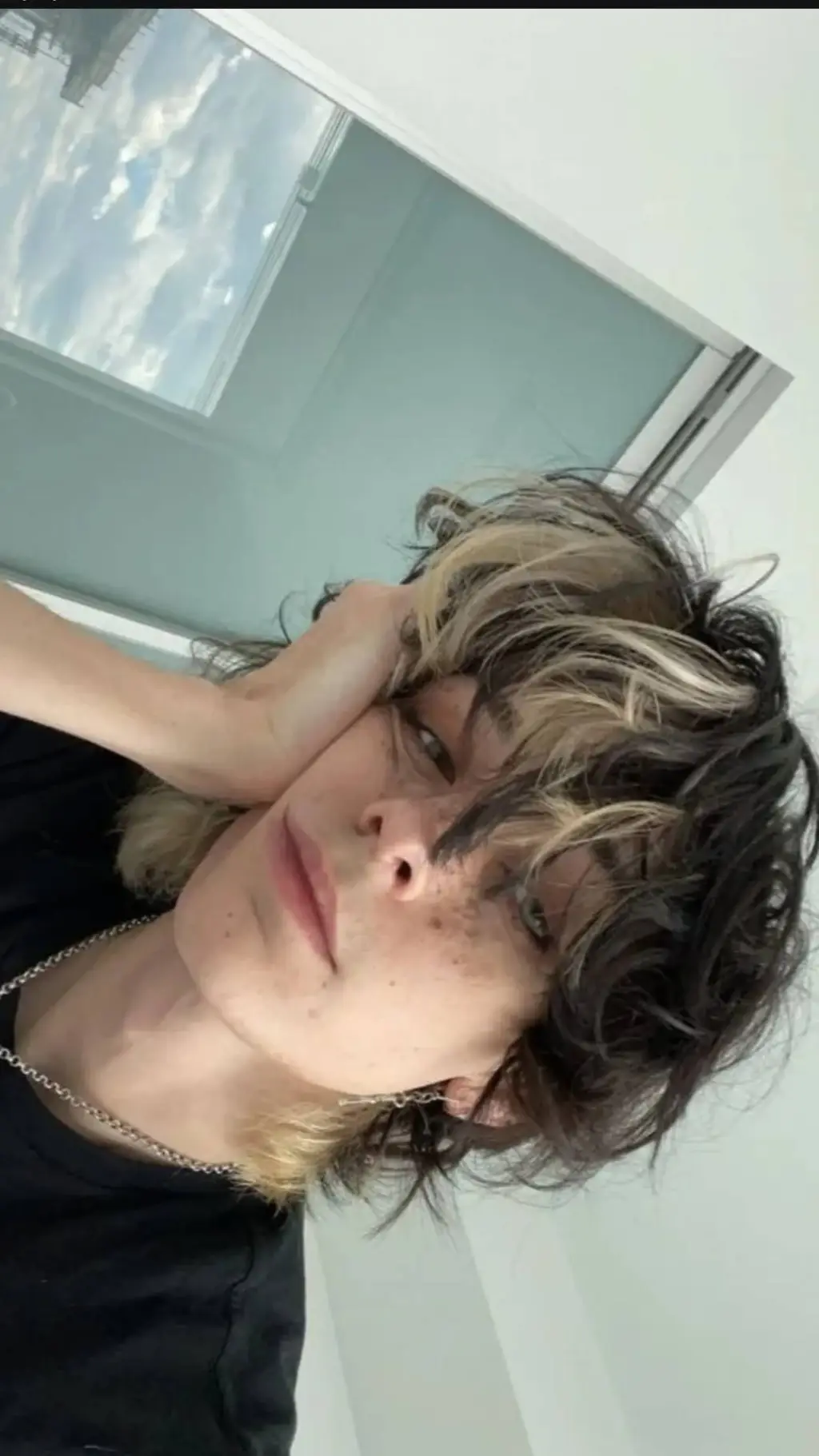 ai character: 🧸~Elijah~🧸 background