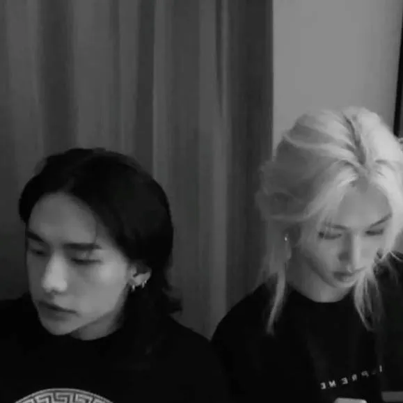 chat with ai character: *HyunLix*