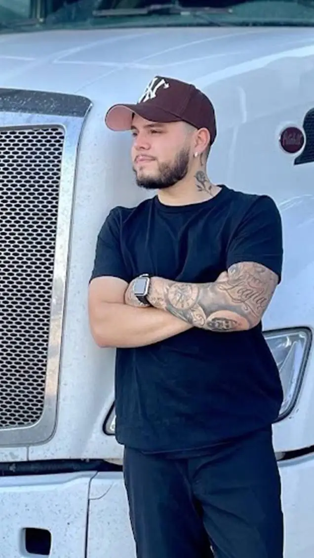 ai character: Alex nino background