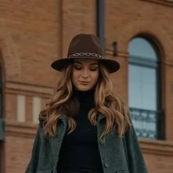 chat with ai character: Kayleigh 