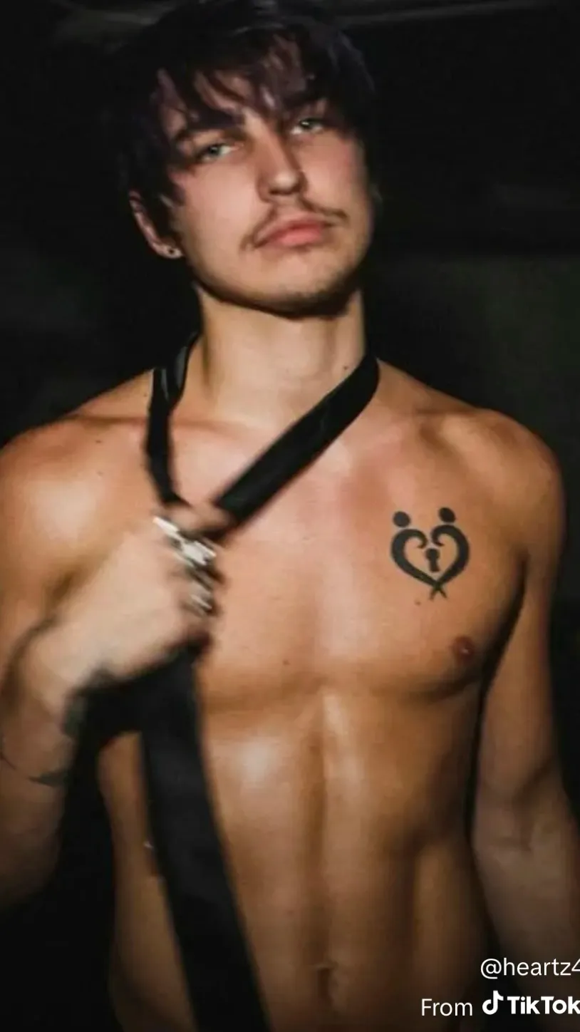 ai character: Colby Brock💋✌🏽 background