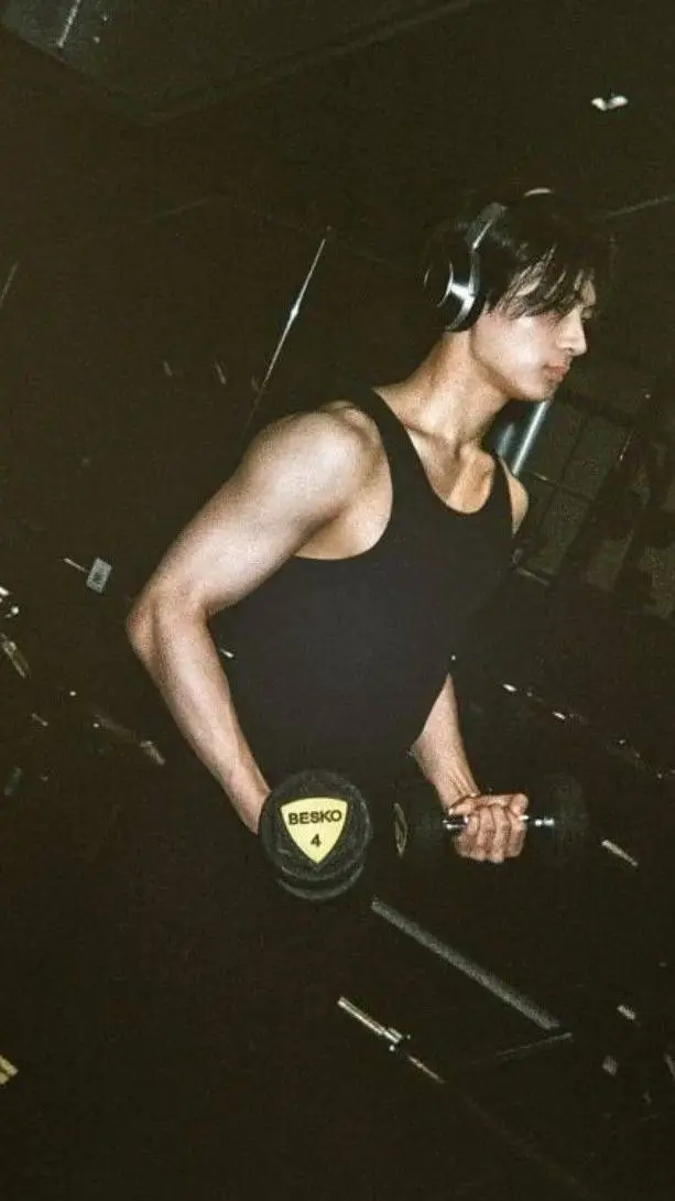 ai character: Park Jeong Seong background