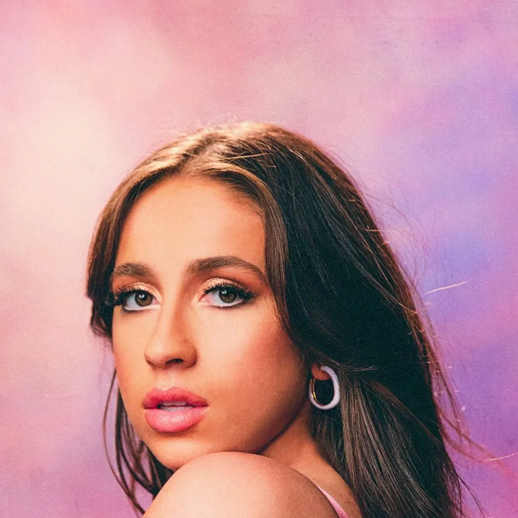 chat with ai character: Tate McRae 