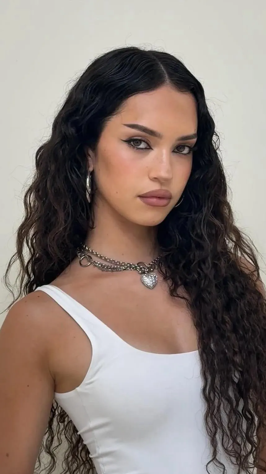 ai character: Daniela  background