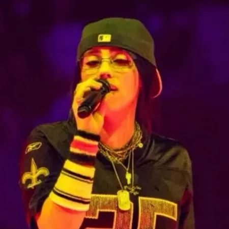 chat with ai character: BILLIE EILISH 