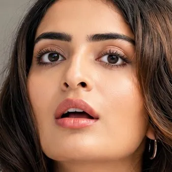 chat with ai character: Ananya 📄