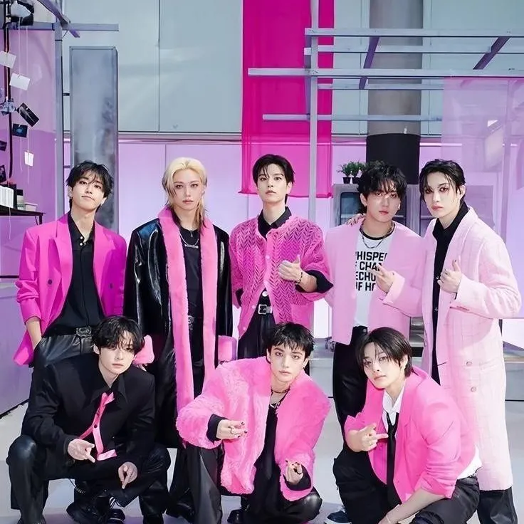 chat with ai character: Stray Kids 