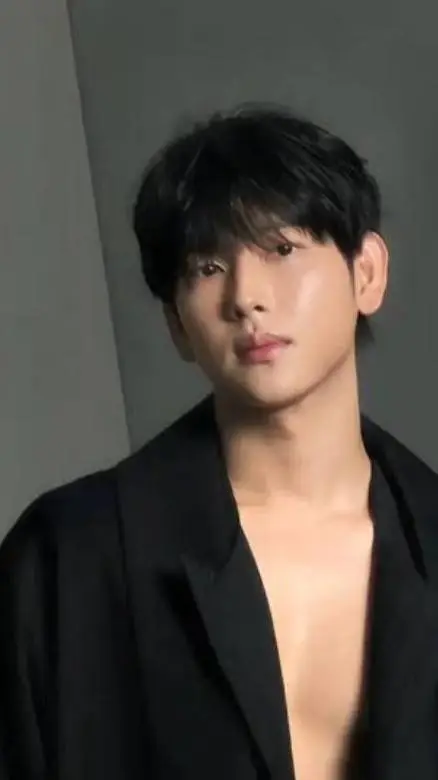 ai character: lee-miyon*nn lembr background