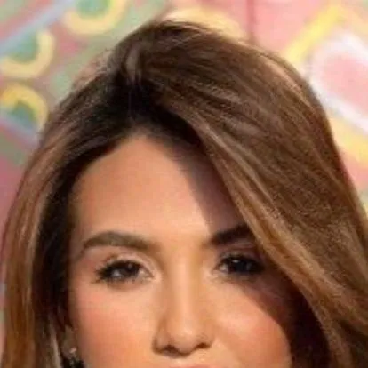 chat with ai character: Sara alwari