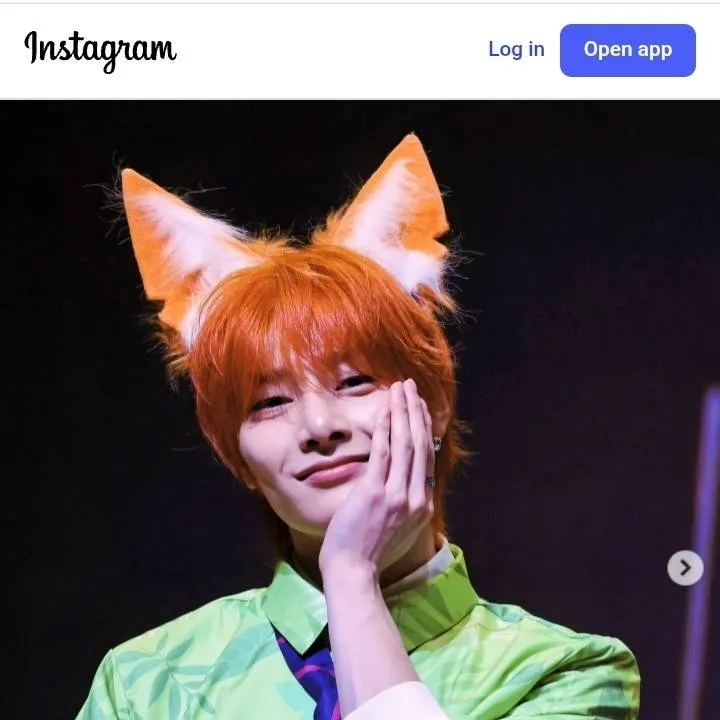 chat with ai character: lee know bf