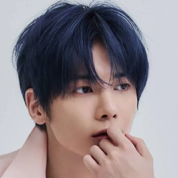 chat with ai character: Taehyun