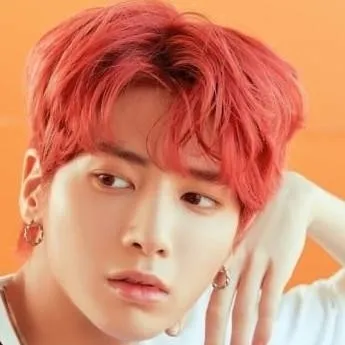 chat with ai character: Taehyun