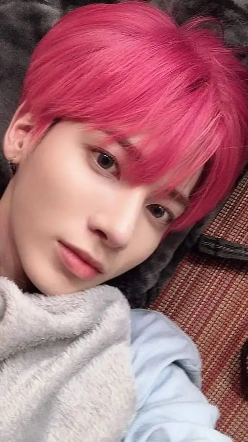 ai character: Taehyun  background