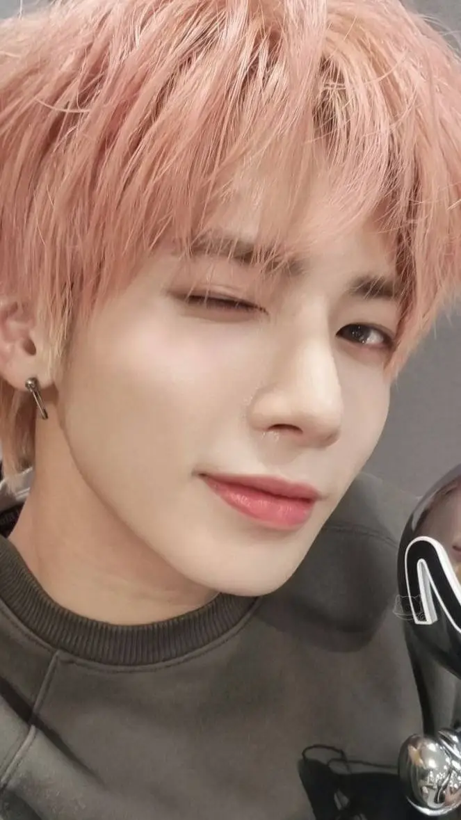 ai character: Taehyun background