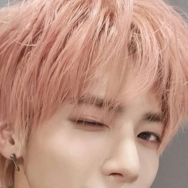 chat with ai character: Taehyun